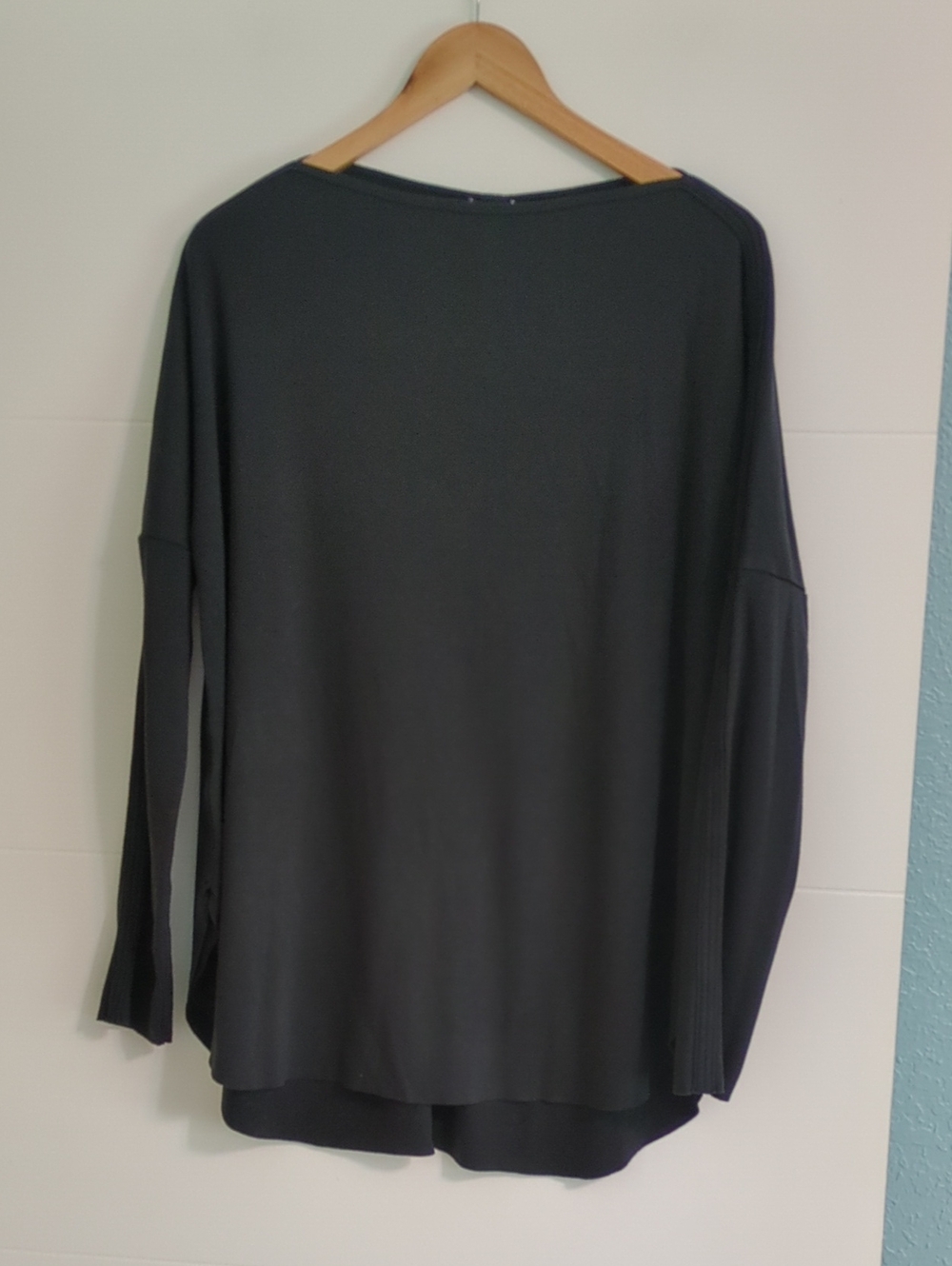 Kit Ace Black Women's Long-Sleeve Relaxed Soft Long Sleeve Drop Shoulder Top M